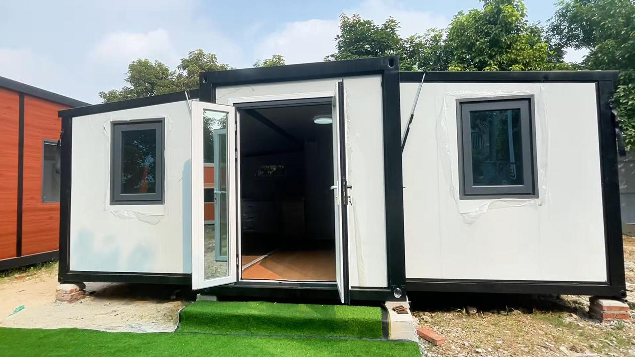 Expandable container house